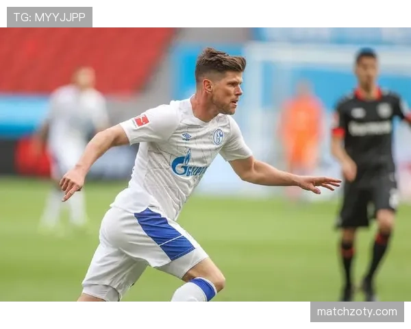 凯恩与本泽马策应能力及进攻组织作用对比：支点效率与前场串联机制解析